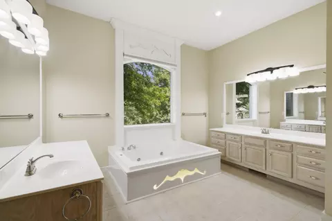 Bath - 1628 S Charing Rd, Springfield, MO 65809 photo 2 of 6