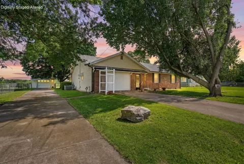 800 E Prairie Ln, Ash Grove, MO 65604