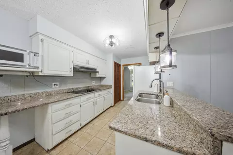Kitchen - 1666 E Richmond St, Springfield, MO 65804 photo 2 of 3
