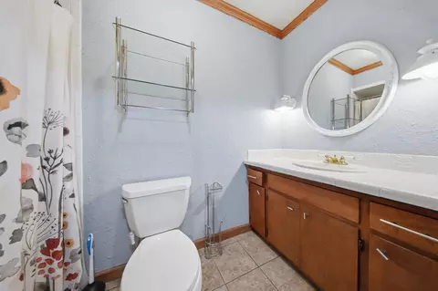 Bath - 1666 E Richmond St, Springfield, MO 65804 photo 2 of 3