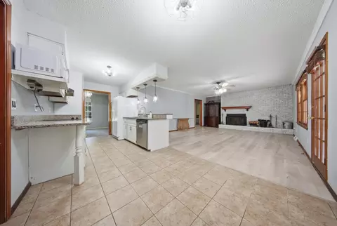 Living - 1666 E Richmond St, Springfield, MO 65804 photo 5 of 7