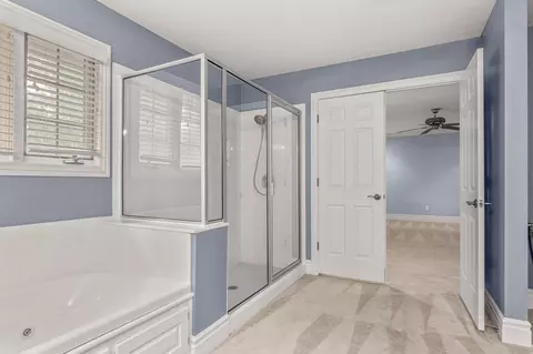 Bath - 2953 W Cantebury St, Springfield, MO 65810 photo 2 of 4
