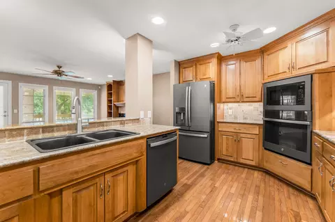 Kitchen - 2953 W Cantebury St, Springfield, MO 65810 photo 1 of 2