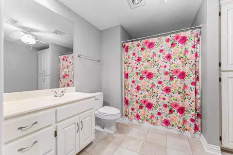 Bath - 2953 W Cantebury St, Springfield, MO 65810 photo 4 of 4