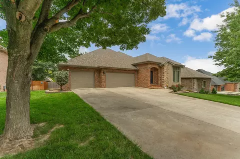 Exterior - 2953 W Cantebury St, Springfield, MO 65810 photo 3 of 7