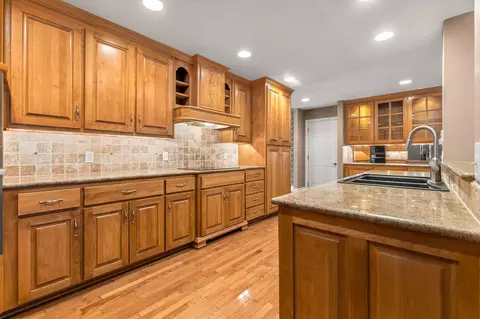 Kitchen - 2953 W Cantebury St, Springfield, MO 65810 photo 2 of 2
