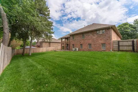 Exterior - 2953 W Cantebury St, Springfield, MO 65810 photo 6 of 7