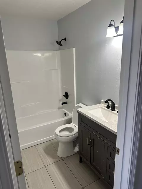 Bath - 1301 Hillcrest Pl, Branson, MO 65616 photo 1 of 1