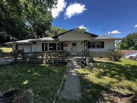 203 W 5th St, Galena, MO 65656