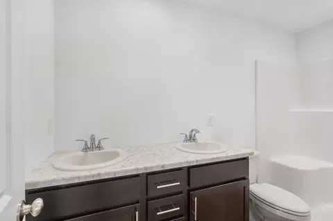 Bath - 5175 W Sunstruck St, Springfield, MO 65802 photo 1 of 4