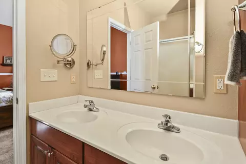 Bath - 220 Tyler St, Branson, MO 65616 photo 3 of 5
