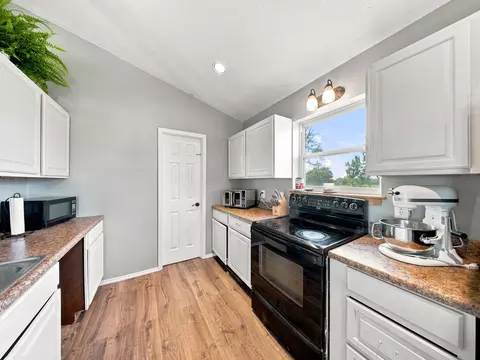 Kitchen - 67 Broadview Dr, Marshfield, MO 65706 photo 1 of 3