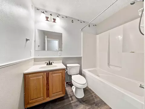 Bath - 67 Broadview Dr, Marshfield, MO 65706 photo 1 of 3
