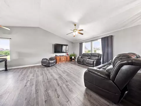 Living - 67 Broadview Dr, Marshfield, MO 65706 photo 1 of 3