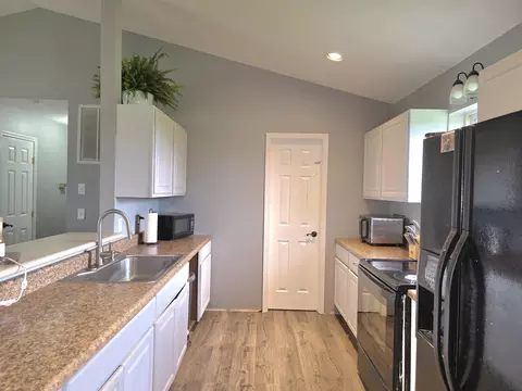 Kitchen - 67 Broadview Dr, Marshfield, MO 65706 photo 2 of 2
