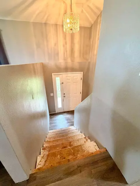Entry Way - 67 Broadview Dr, Marshfield, MO 65706 photo 3 of 4