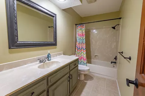 Bath - 1921 E Nottingham St, Springfield, MO 65804 photo 9 of 10