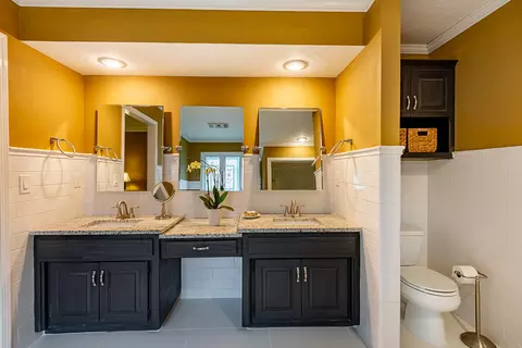 Bath - 1921 E Nottingham St, Springfield, MO 65804 photo 4 of 10