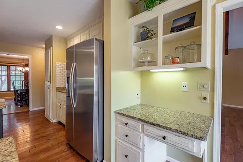 Kitchen - 1921 E Nottingham St, Springfield, MO 65804 photo 2 of 7