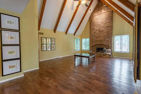 Living - 1921 E Nottingham St, Springfield, MO 65804 photo 2 of 10
