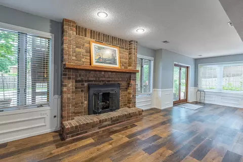 Living - 1921 E Nottingham St, Springfield, MO 65804 photo 9 of 10