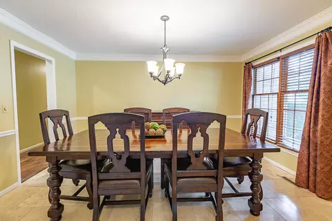 Dining - 1921 E Nottingham St, Springfield, MO 65804 photo 3 of 3