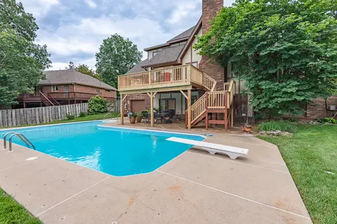 Exterior - 1921 E Nottingham St, Springfield, MO 65804 photo 7 of 10