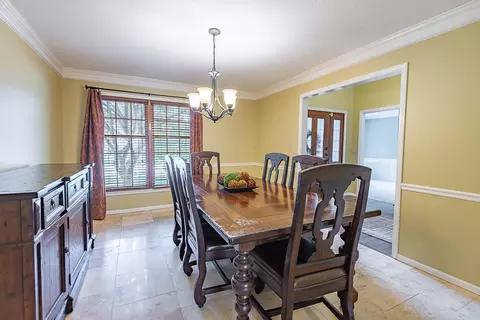 Dining - 1921 E Nottingham St, Springfield, MO 65804 photo 2 of 3