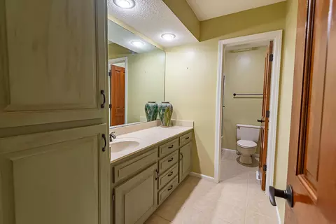 Bath - 1921 E Nottingham St, Springfield, MO 65804 photo 6 of 10