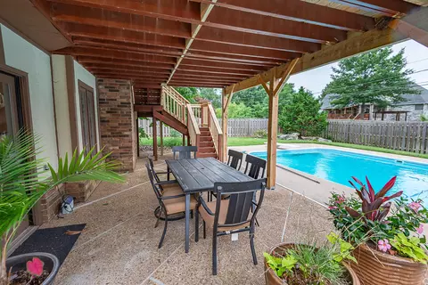 Exterior - 1921 E Nottingham St, Springfield, MO 65804 photo 6 of 10