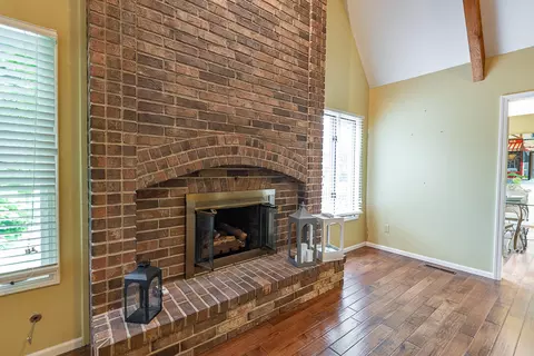 Living - 1921 E Nottingham St, Springfield, MO 65804 photo 3 of 10