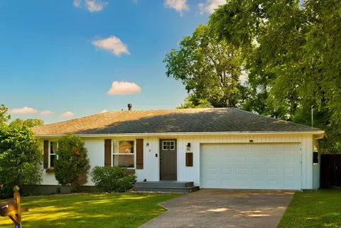2712 E Cragmont St, Springfield, MO 65804