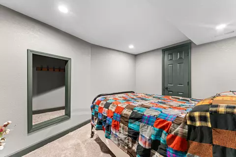 Bedroom - 117 Hidden Bluff Rd, Blue Eye, MO 65611 photo 5 of 7