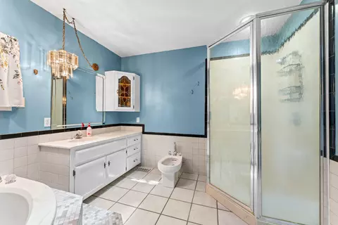 Bath - 117 Hidden Bluff Rd, Blue Eye, MO 65611 photo 2 of 5