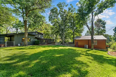 Exterior - 910 Valley View Dr, Branson, MO 65616 photo 9 of 11