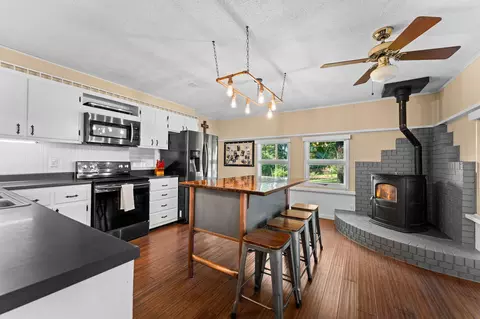 Kitchen - 910 Valley View Dr, Branson, MO 65616 photo 1 of 4