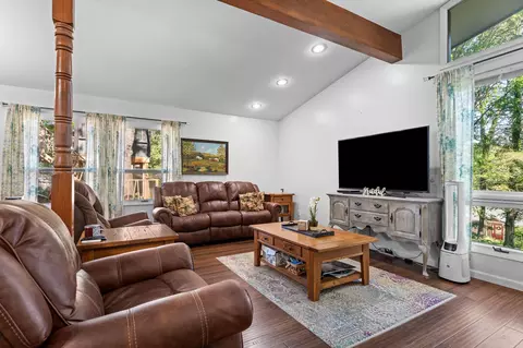 Living - 910 Valley View Dr, Branson, MO 65616 photo 1 of 5