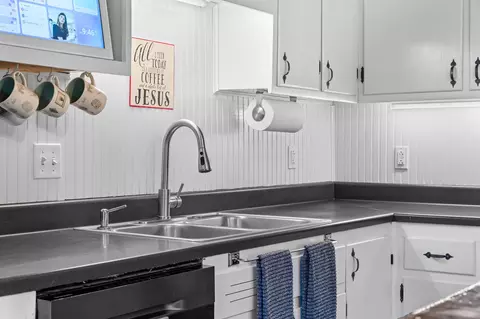 Kitchen - 910 Valley View Dr, Branson, MO 65616 photo 3 of 4