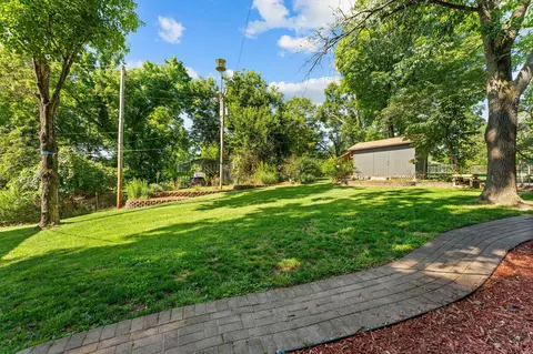 Exterior - 910 Valley View Dr, Branson, MO 65616 photo 7 of 11