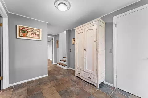 Entry Way - 910 Valley View Dr, Branson, MO 65616 photo 4 of 4