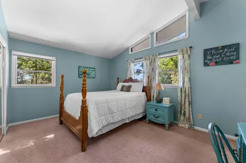 Bedroom - 910 Valley View Dr, Branson, MO 65616 photo 2 of 4