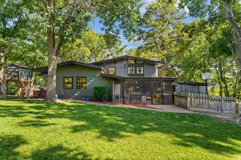 Exterior - 910 Valley View Dr, Branson, MO 65616 photo 10 of 11