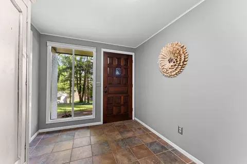 Entry Way - 910 Valley View Dr, Branson, MO 65616 photo 2 of 4