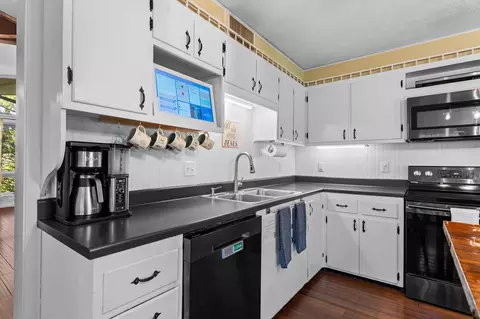 Kitchen - 910 Valley View Dr, Branson, MO 65616 photo 4 of 4
