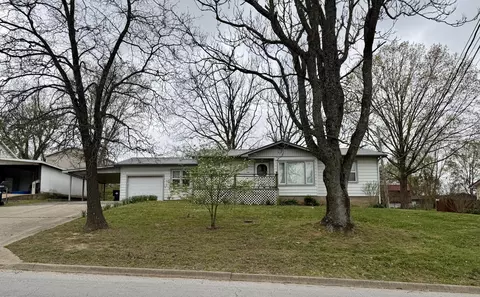 1139 Davidson St, West Plains, MO 65775
