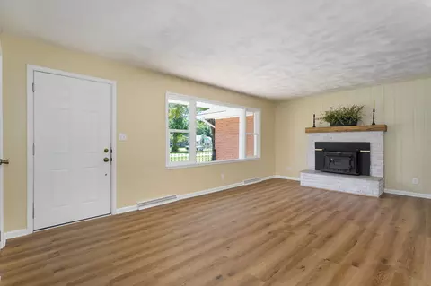 Living - 1309 E Bennett St, Springfield, MO 65804 photo 1 of 9