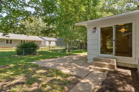 Exterior - 1309 E Bennett St, Springfield, MO 65804 photo 4 of 7