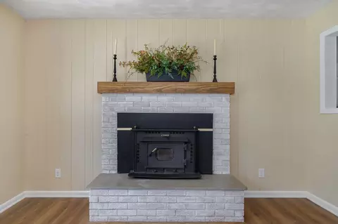 Living - 1309 E Bennett St, Springfield, MO 65804 photo 3 of 9