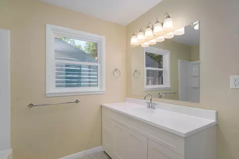Bath - 1309 E Bennett St, Springfield, MO 65804 photo 2 of 3