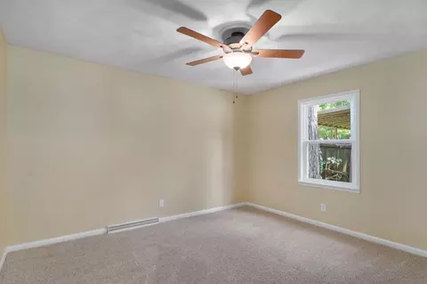 Bedroom - 1309 E Bennett St, Springfield, MO 65804 photo 3 of 3